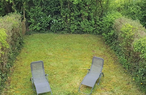 La Roche-Jaudy House | Inviting Maison T 3: Pet-Friendly Stay with Spa & Hot Tub