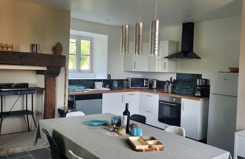 Saint-Cernin-de-lHerm House | Maison Tiny Bwa – Stay in a Peaceful Charming Stone House with Pool and Nature