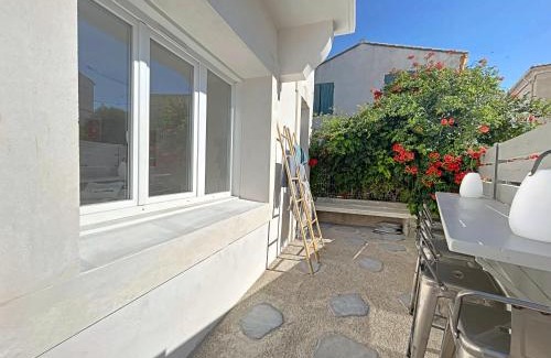 Saintes-Maries-de-la-Mer House | Maison tradition. rénovée, 3 min de la plage, idéale pour 9 pers. - FR-1-475-215