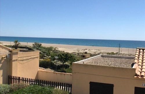 Port Leucate Villa | Maison T2: Beachside Retreat with Private Parking & Amenities