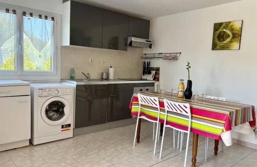 Ustaritz Apartment | Cozy Appartement Ustaritz: Family-Friendly Retreat for 4