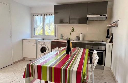 Ustaritz Apartment | Cozy Appartement Ustaritz: Family-Friendly Retreat for 4