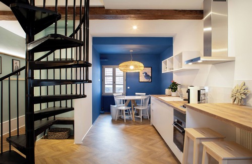 Centre Sud Apartment | Comfortable Maison TILLOT: Family-Friendly with Breakfast