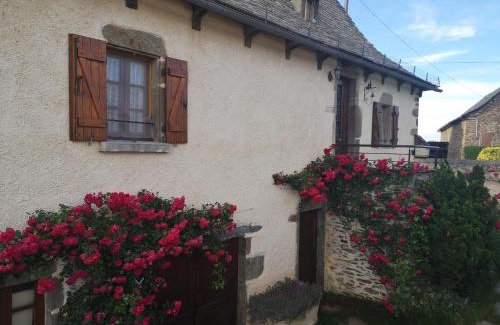 Saint-Parthem House | Tranquil Maison in Lot Valley Near Conques - Guest Rated 8.9