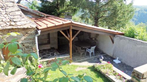 Saint-Parthem House | Tranquil Maison in Lot Valley Near Conques - Guest Rated 8.9