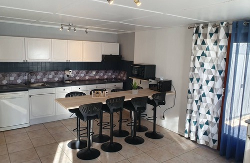 Portiragnes-Plage House | Maison Tout Confort 8 Personnes en Bord de Mer, Piscines Communes sur Place