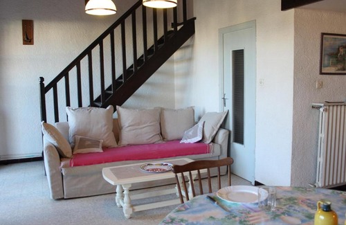 Port-la-Nouvelle House | Cozy 3-Bedroom Maison Steps from the Beach, Family Friendly
