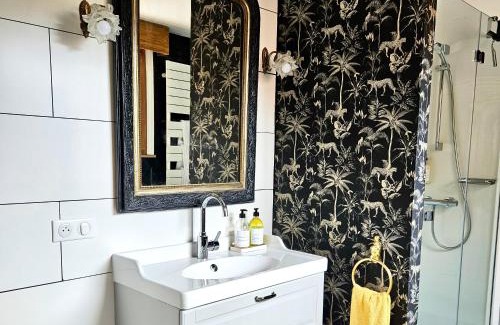 Quievrechain House | Top-Rated Maison Trianon 1928: Pet & Child Friendly Stay