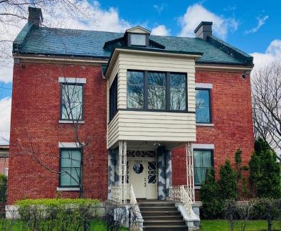 Centre-Ville Apartment | Discover Family-Friendly Comfort at Maison TURCOT