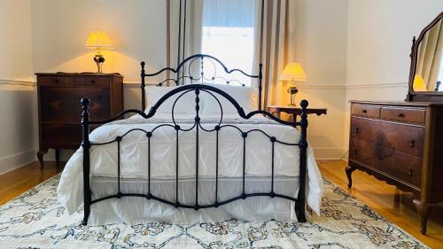 Centre-Ville Apartment | Discover Family-Friendly Comfort at Maison TURCOT