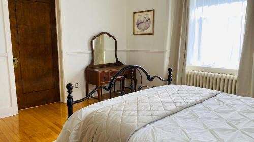 Centre-Ville Apartment | Discover Family-Friendly Comfort at Maison TURCOT