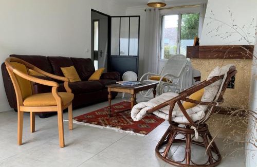 Ile-Tudy House | Ocean View Maison Typenarch Steps from the Beach