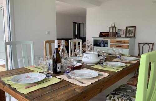 Ile-Tudy House | Ocean View Maison Typenarch Steps from the Beach