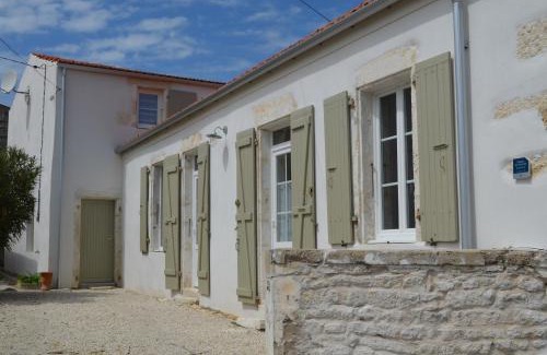 Saint-Pierre-d'Oleron House | Quaint Maison Typique Oléronaise: Perfect for Families