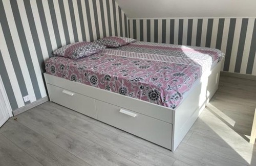 Veneux-les-Sablons House | Inviting Maison Veneux Les Sablons: Pet & Child Friendly Stay