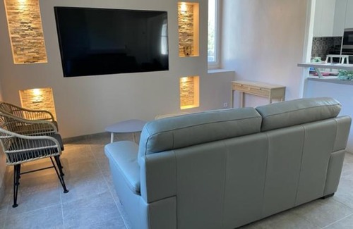 Veneux-les-Sablons House | Inviting Maison Veneux Les Sablons: Pet & Child Friendly Stay