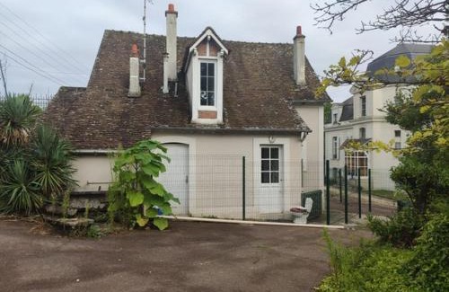 Veneux-les-Sablons House | Inviting Maison Veneux Les Sablons: Pet & Child Friendly Stay