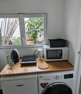 Montreuil Apartment | Maison Verte: Terrace, Parking & Near Metro with Top Ratings
