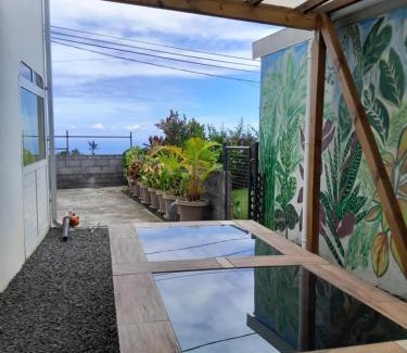 Petite-Ile House | Cozy Oceanfront Retreat with Scenic Sea Views