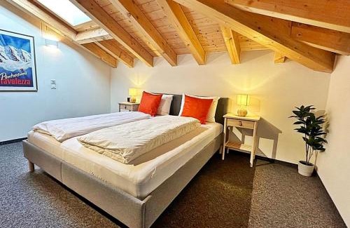 Pontresina Apartment | Relaxing Maisonette for Two: Family-Friendly Getaway