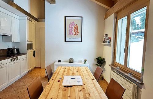 Pontresina Apartment | Relaxing Maisonette for Two: Family-Friendly Getaway