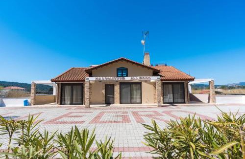 Ormos Panagias Apartment | Elegantly Appointed Maisonette Allegro with Pool Amenities