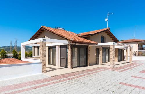Ormos Panagias Apartment | Elegantly Appointed Maisonette Allegro with Pool Amenities