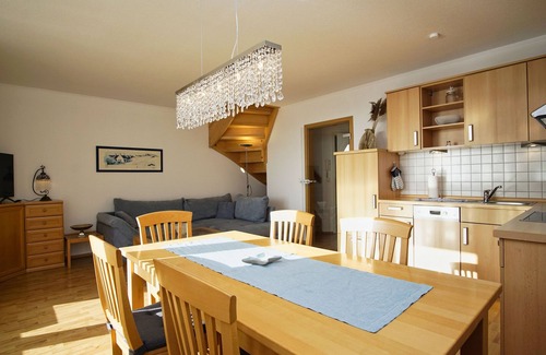 Breege Apartment | Cozy Hafenhäuser Breege FeWo 06: Ocean View & Balcony