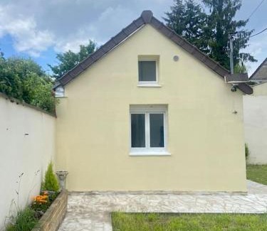 Bry-sur-Marne House | Comfortable Maisonette ESKIA: Ideal for Families and Pets