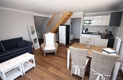 Lemkenhafen Apartment | Cozy Maisonette for 2-4 with Beautiful Sea Views