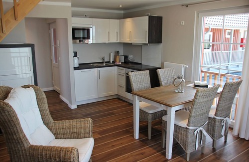 Lemkenhafen Apartment | Cozy Maisonette for 2-4 with Beautiful Sea Views