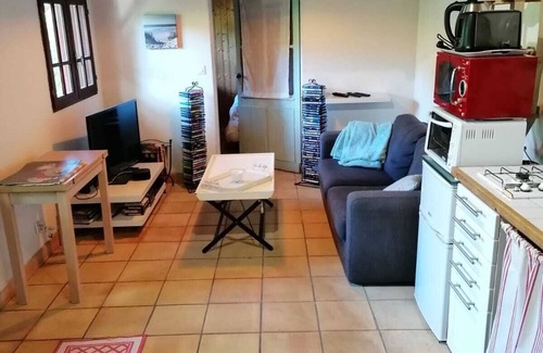Taussat Cabin | Prime Maisonette Steps from the Beach with Family & Pet Perks