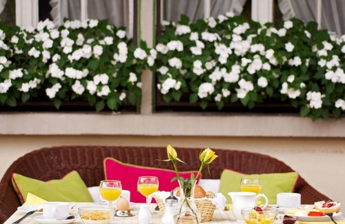 Kirchzarten Apartment | Spacious Maisonette Suite for Up to 6 with Spa & Breakfast