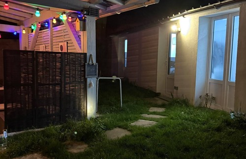 Creuzier-le-Vieux Ski Chalet | Maisonette "Tiny House" avec jardin, légumes frais & piscine #Vichy