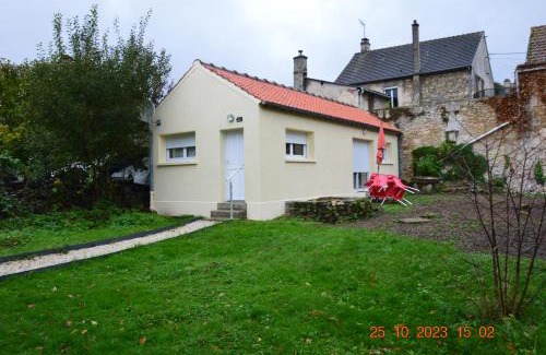 Gilocourt Apartment | Guest Rated: Maisonette Vallée de l'Automne with Vinyls & Kids
