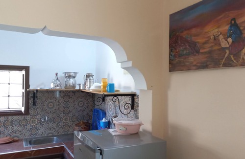 Ahmar Laglalcha House | Inviting Maisonette with Terrace & Pool in a Riad
