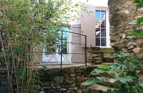 Alleins House | Pet-Friendly Maisonette with Terrace in Provencal Village