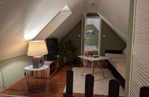 Ahnatal-Weimar Apartment | Cozy Retreat at Lakefront Maisonettewohnung near Kassel