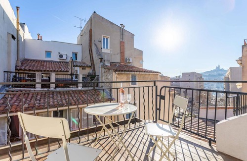 La Joliette Apartment | Discover MaisonMars Le Petit Panier Studio with Rooftop Views