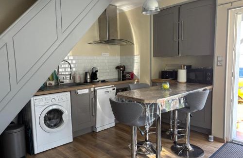 Saint-Georges-de-Didonne Apartment | Maisonnette au pied du marché et 300 m de la plage