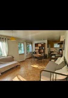 Saint-Maurice-sur-Eygues House | Serene Provençal Retreat Surrounded by Majestic Oaks