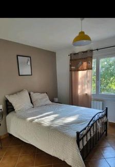 Saint-Maurice-sur-Eygues House | Serene Provençal Retreat Surrounded by Majestic Oaks