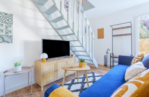 Saint-Just-en-Chaussee Apartment | Maisonnette Bleu Horizon avec jardin - 2min Gare - Serenito Homes