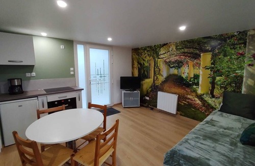 Hampont House | Charming Maisonnette à la Campagne with Family-Friendly Kitchen