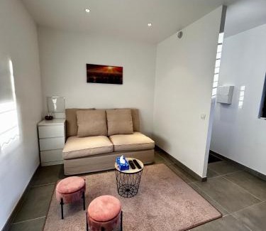 Bobigny House | Comfortable Maisonnette for Two Near Paris with Breakfast