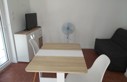 Paray-le-Monial House | Cozy Maisonnette for Families: Perfect Child-Friendly Retreat