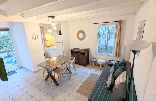 Le Verdon-sur-Mer House | Cozy Maisonnette Near Beaches with Pool and Bicycles