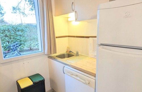 Le Verdon-sur-Mer House | Cozy Maisonnette Near Beaches with Pool and Bicycles