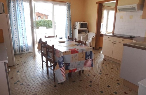 LʼAiguillon-sur-Mer House | Inviting Maison L'Aiguillon-sur-Mer for Families & Pets