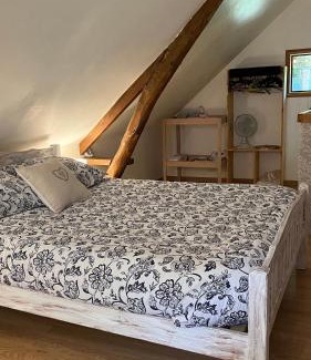 Balleroy House | Serene Maisonnette: Family-Friendly Retreat Awaits You